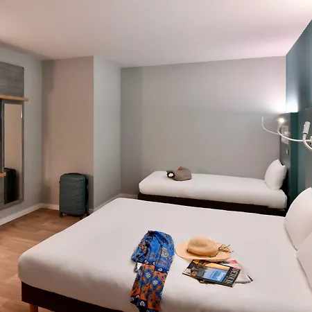 Ibis Budget Nazaire Centre Gare מלון 2*
